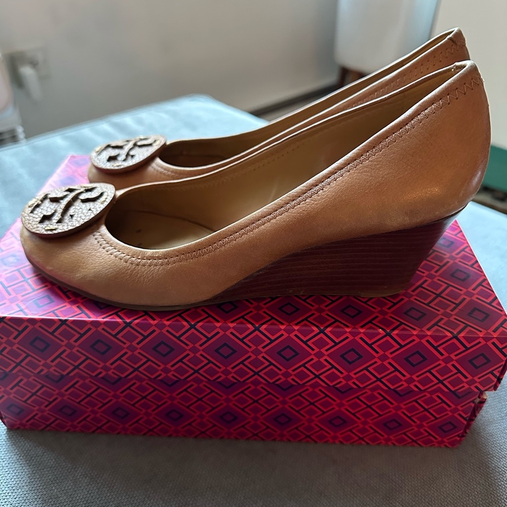 Tory Burch SALLY TUMBLED LEATHER wedge pump ROYAL TAN US 9.0